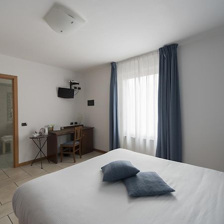 Hotel Villa Colico Exteriör bild